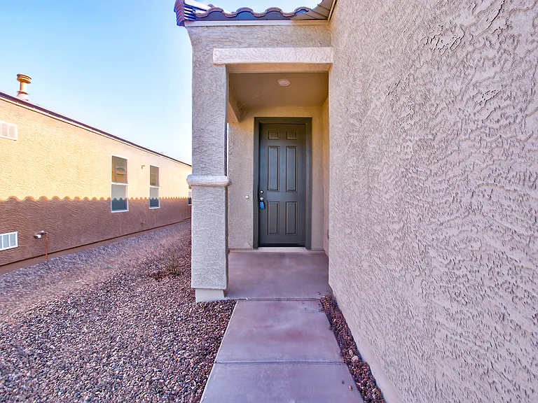 12340 W Kaler Dr — Photo 5