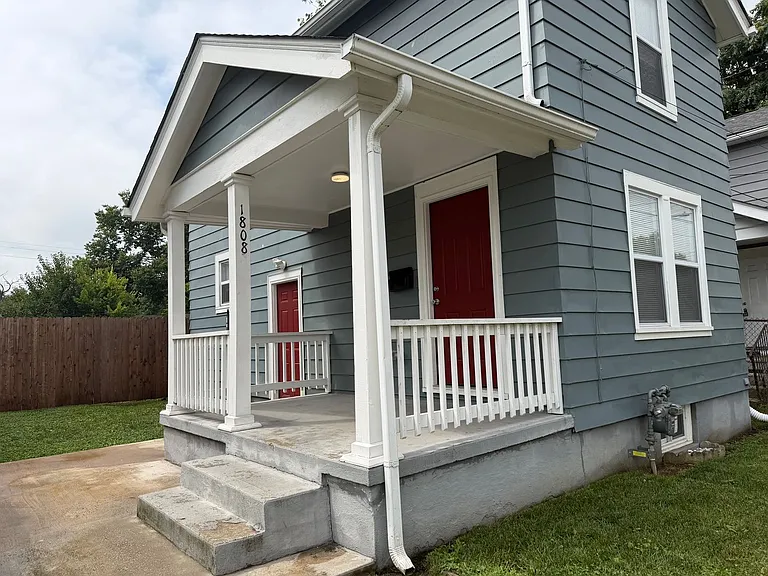 1808 Lawn Ave — Photo 2
