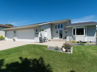 2215 Ridgewood Dr, Fergus Falls, MN 56537