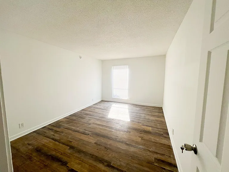 500 Paragon Mills Rd #M18 — Photo 9