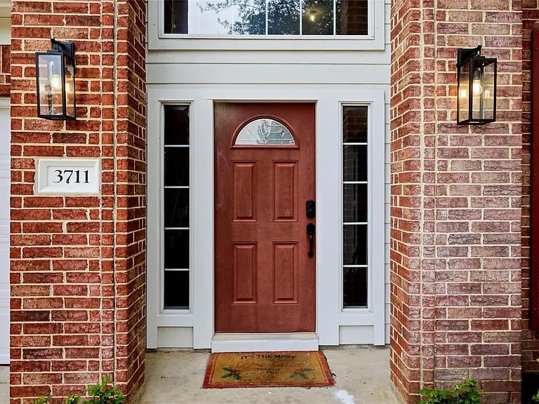 3711 Slocom Dr — Photo 2