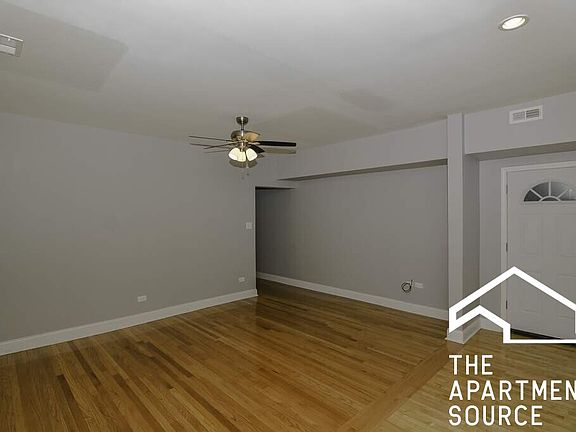 5th image of 2958 N Washtenaw Ave APT 1