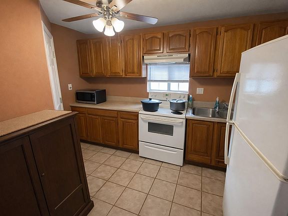 4th image of 11201 Muscatine St