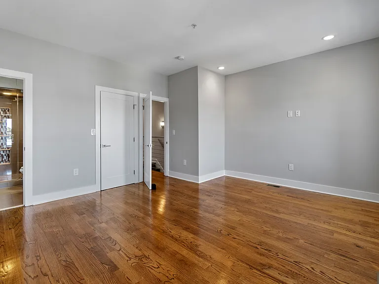 2118 4th St NE #3 — Photo 8