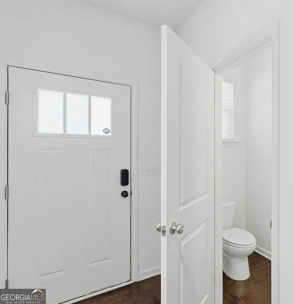 3 bed, 2.5 bath, 2236 sqft, $2,650 — Photo 4