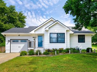 2221 Swan Dr, Norwalk, IA 50211