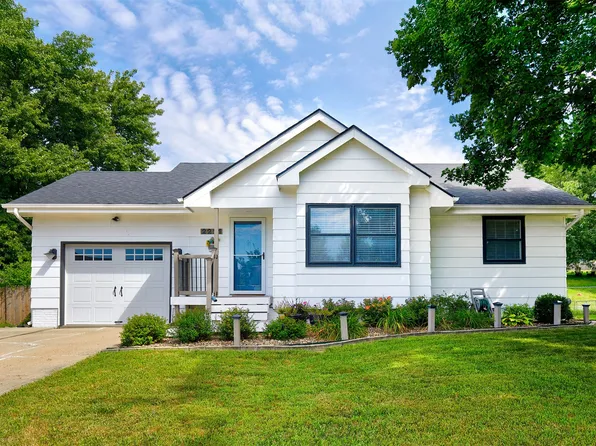 2221 Swan Dr, Norwalk, IA 50211