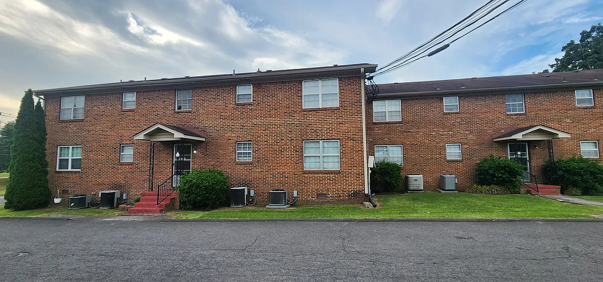 Building Photo - 1057 N Main St
