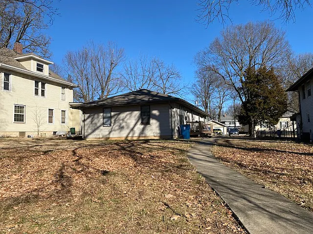 1208 N Summit Ave #A — Photo 13