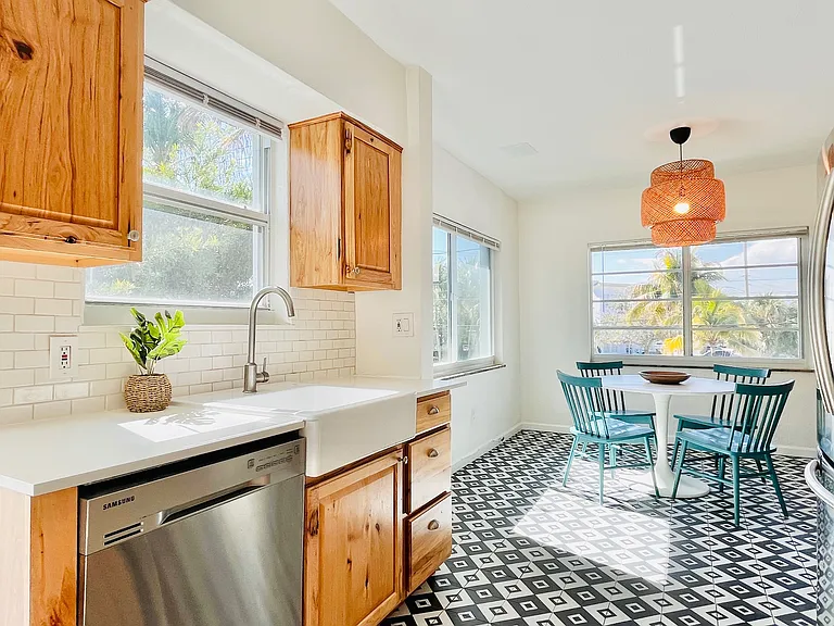 7207 Bay Dr #15 — Photo 2
