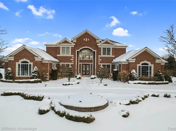 3860 S Shoreline Dr, Milford, MI 48381