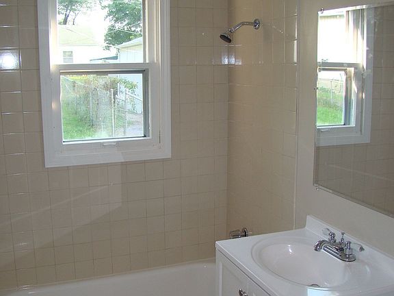 4th image of 601 NE 67th St