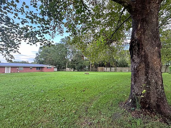 5th image of 204 SE Shalimar Ct