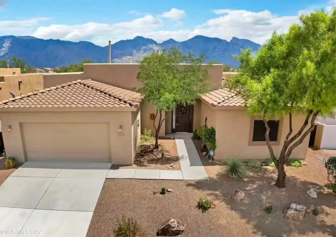 3 bed, 2362 sqft, $3,300 — Photo 1