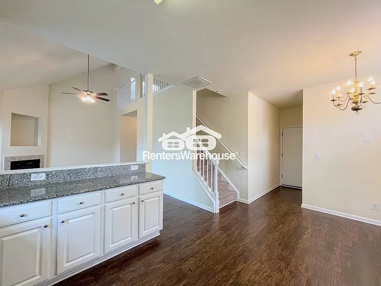 3711 Bay Cres — Photo 11