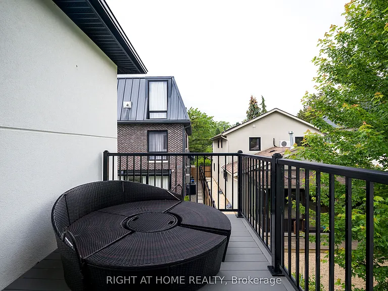 585 Montbeck Cres — Photo 23