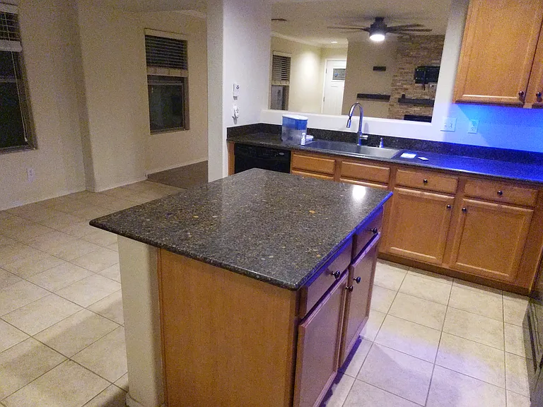 906 E Desert Rose Trl — Photo 10