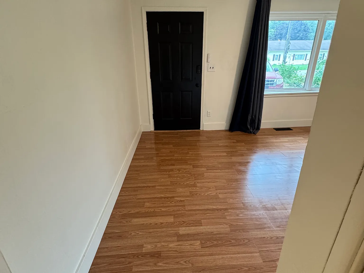2 bed, 704 sqft, $1,384 — Photo 2