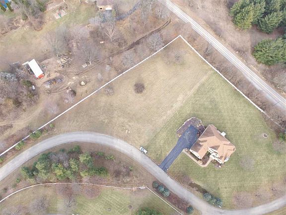 3rd image of 953 Centerbridge Ln