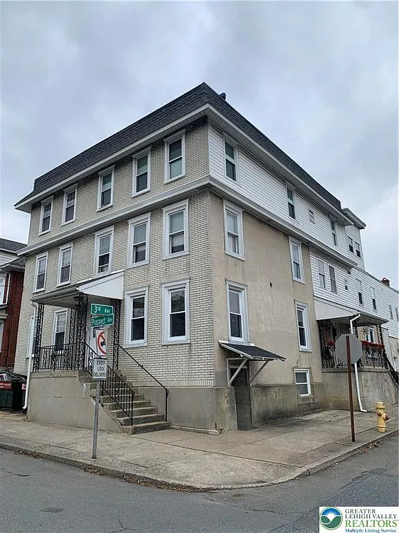 2 bed, 900 sqft, $1,600 — Photo 1
