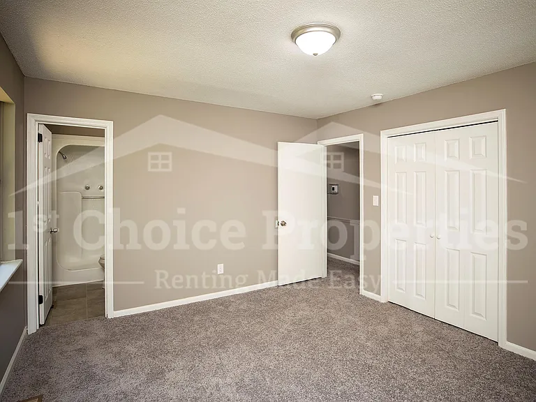 3142 Sleepy Hollow Dr — Photo 11