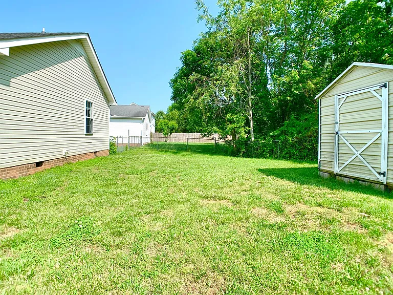 355 Broadmore Dr — Photo 24