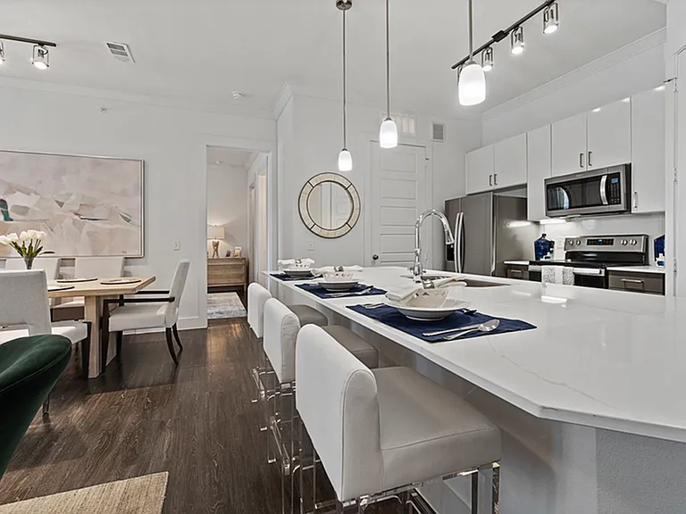 Luxe at Mercer Crossing — Photo 28