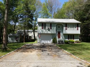 13 Tarbox Dr, Exeter, RI 02822