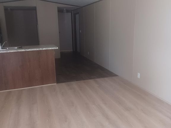 5th image of 2023 E Henderson St #10501371