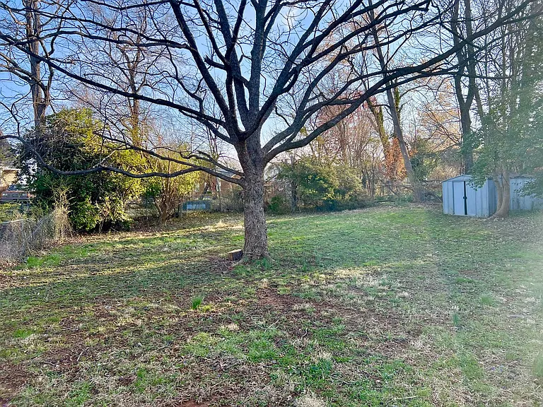 206 Connecticut Ave — Photo 43
