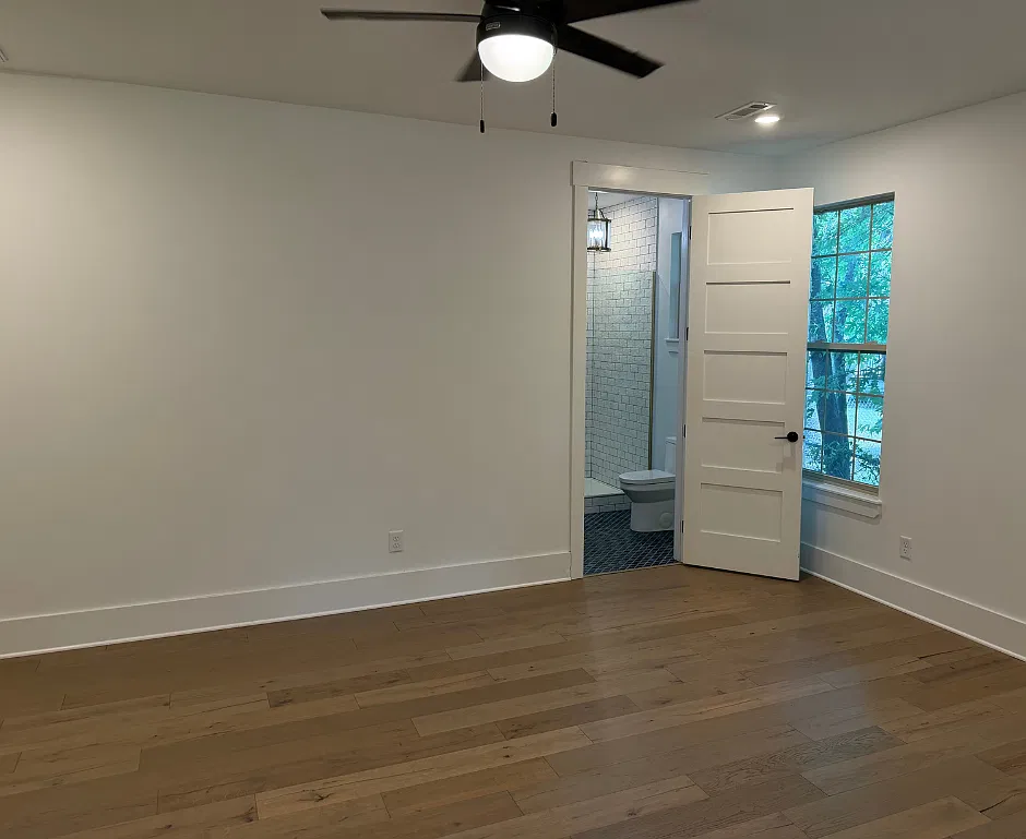 1813 N Garland Ave — Photo 2