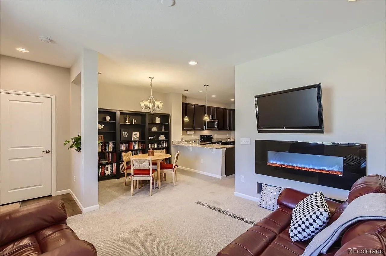 3 bed, 1600 sqft, $3,000 — Photo 3