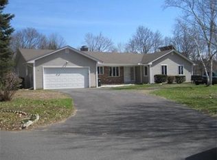 60 Rolling Ridge Rd, Amherst, MA 01002