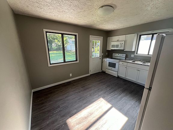 4th image of 22 Cypress St