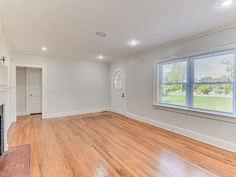 2353 Redwood Dr — Photo 4