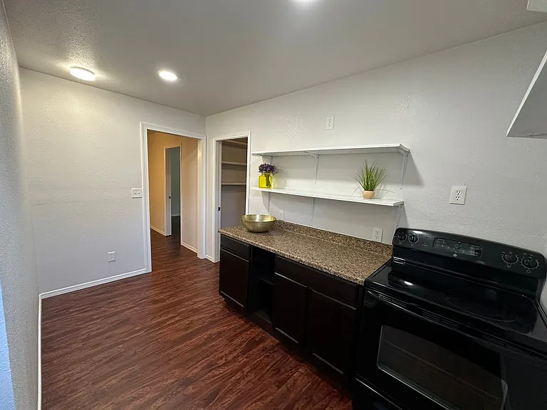 1619 Nolan St #B — Photo 9