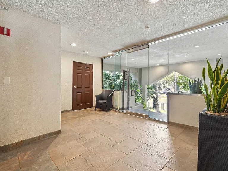 5662 La Mirada Ave. — Photo 23