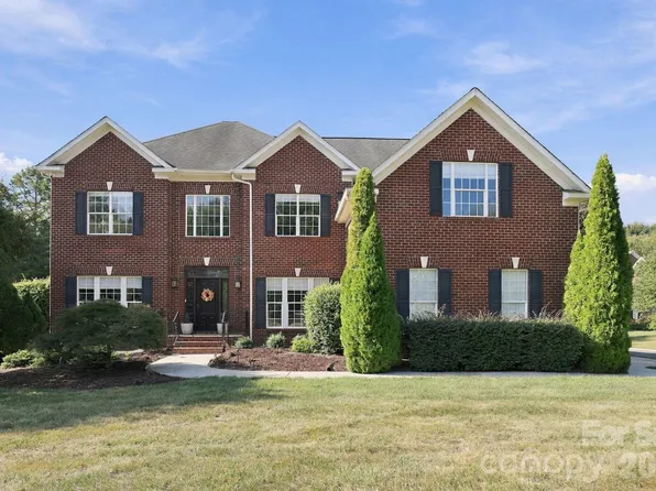 702 Carver Pond Ln, Waxhaw, NC 28173