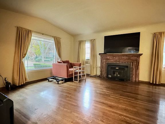 5th image of 1191 Laurie Ave