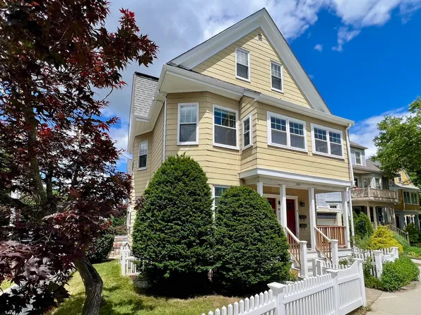 293 Huron Ave #2, Cambridge, MA 02138