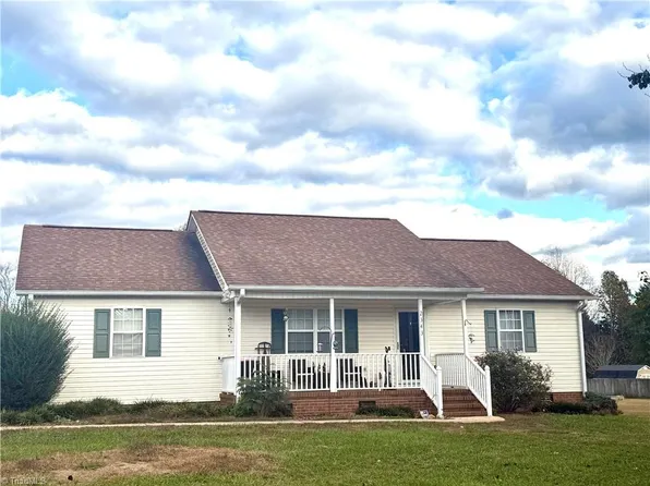 2343 Wayne White Rd, Pleasant Garden, NC 27313