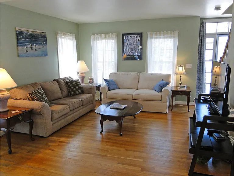 32 Niagara Ln — Photo 5