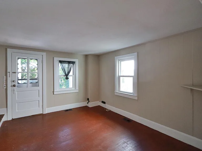 39 Moran Ave — Photo 3