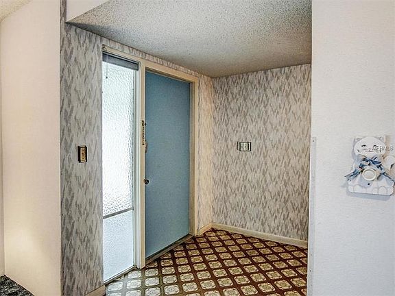 3rd image of 715 Wild Oak Ln