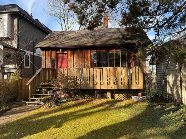 3813 W 15th Ave, Vancouver, BC V6R 3A1