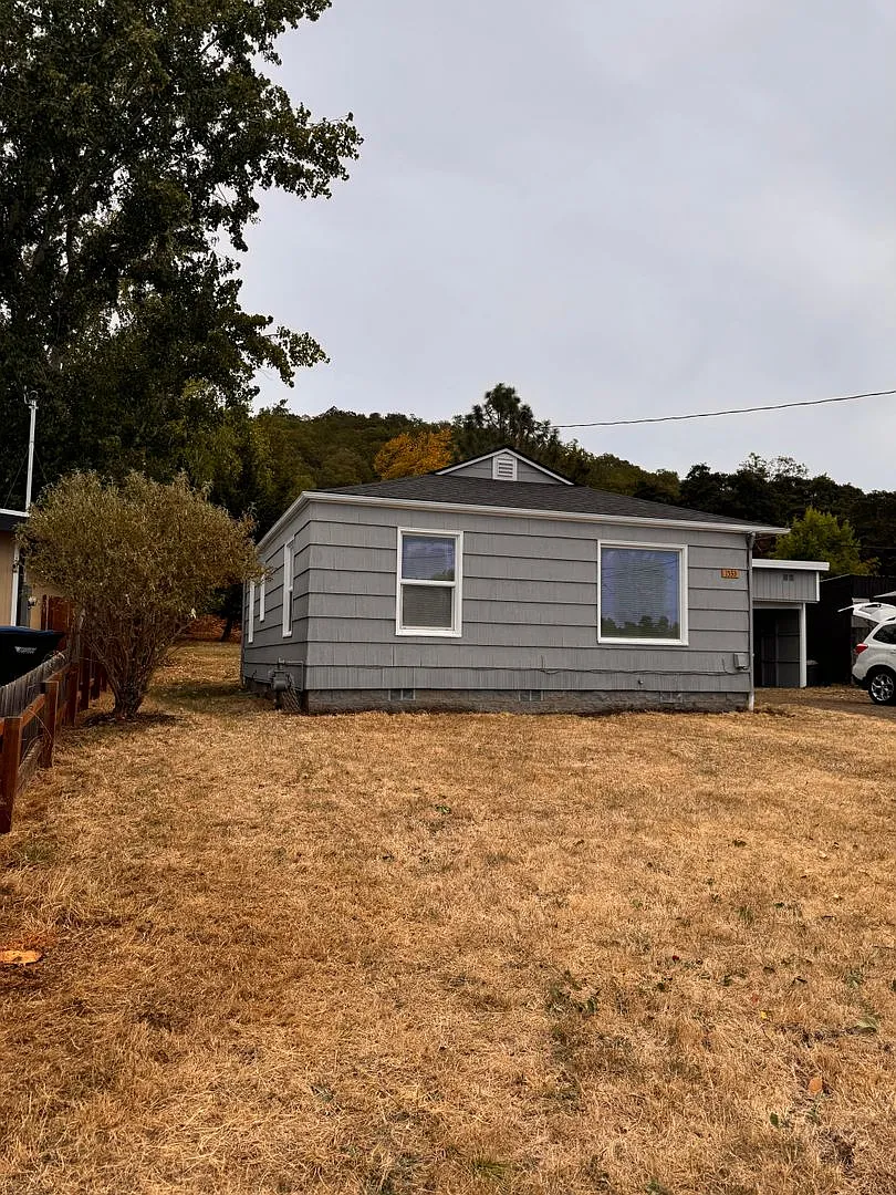 2 Bedroom home with Carport — Photo 1