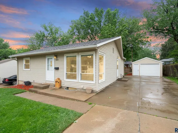 904 S Marday Ave, Sioux Falls, SD 57103