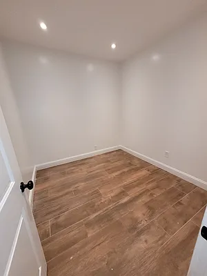 Rented by Halvatzis Realty | media 39