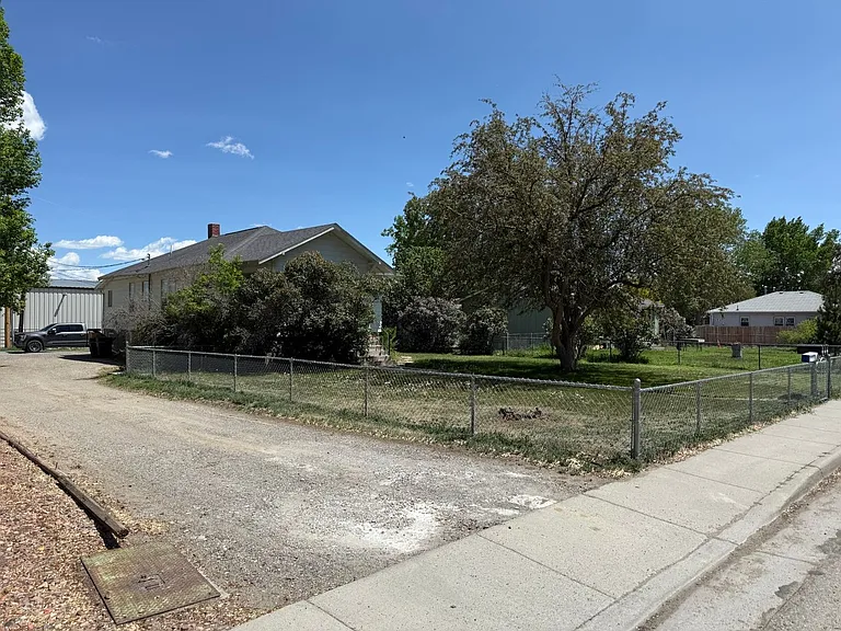 825 N Broadway Ave. — Photo 49