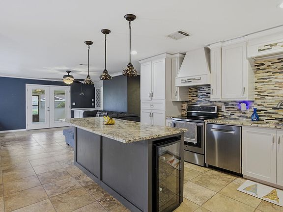 4th image of 950 Terry Ln
